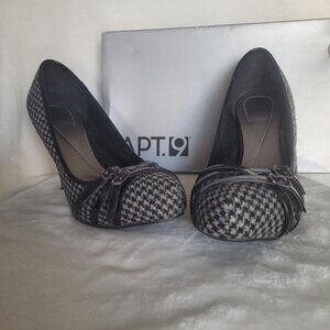 Apt, 9, size 9, houndstooth
